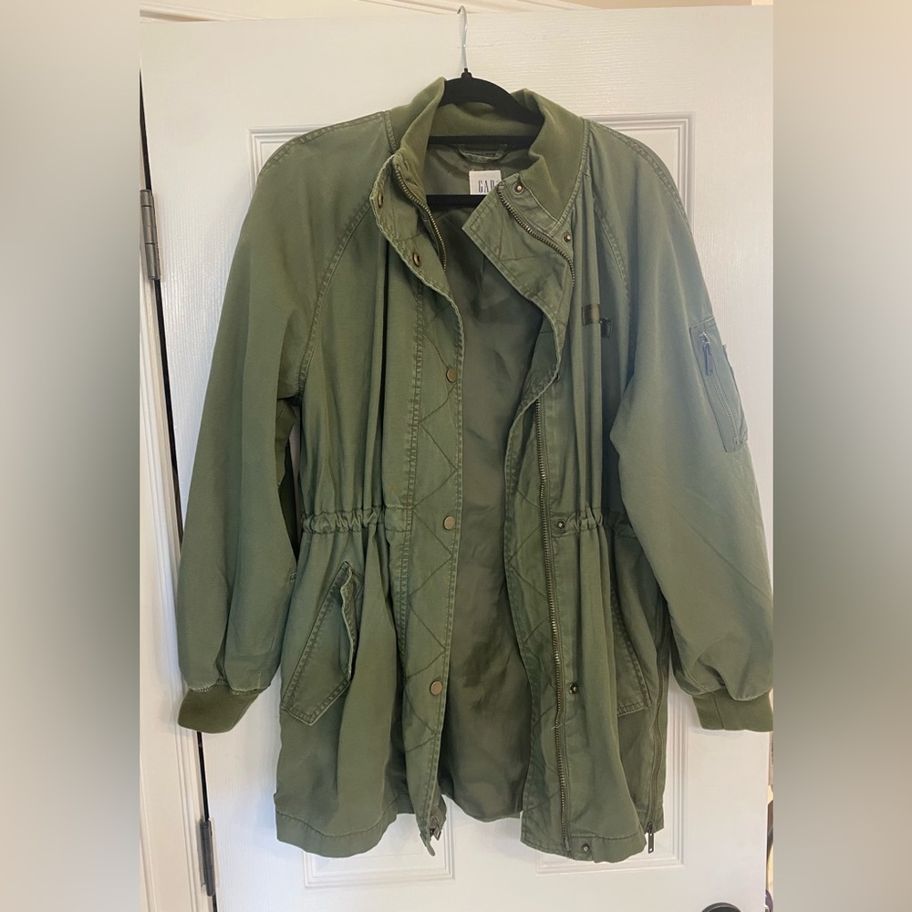 Army Green ~ GAP ~ M/Tall ~ Jacket. Zipper detail and waist cincher.